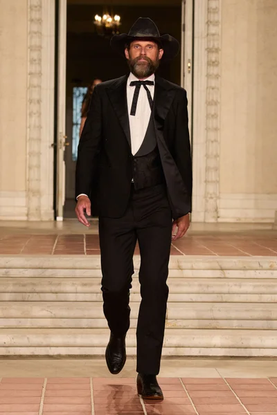 Look 18